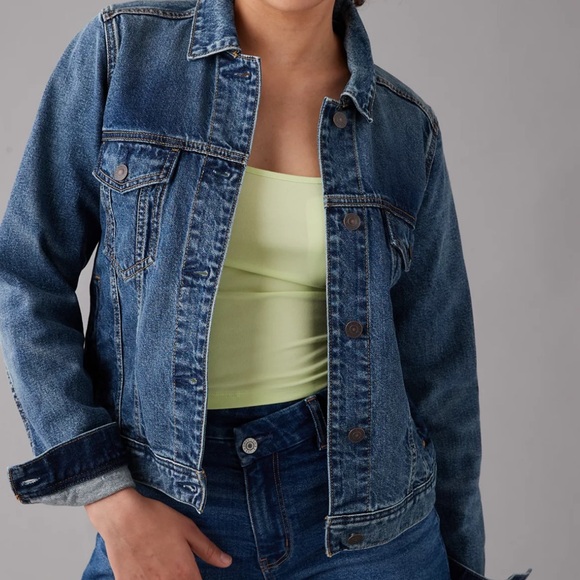 American Eagle Outfitters Jackets & Blazers - Women’s American Eagle Strigid Classic Denim Jacket